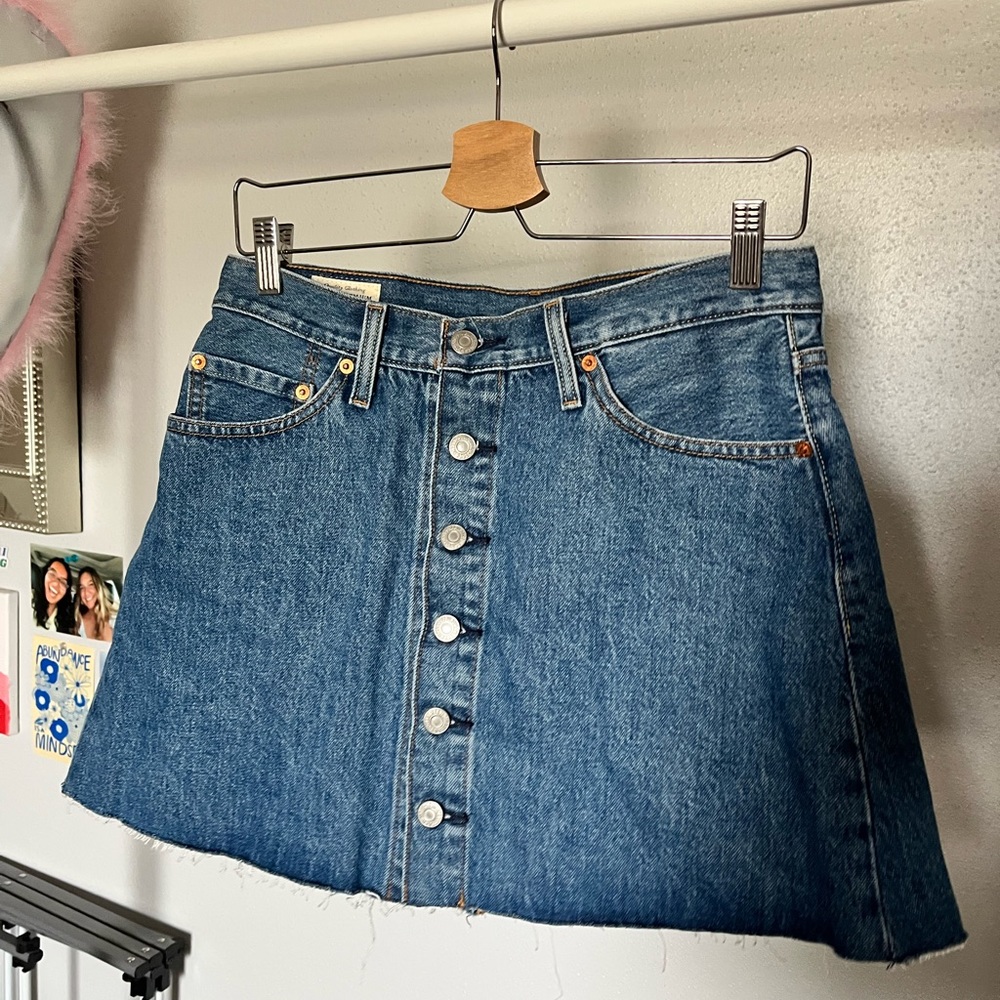 levi’s button up denim skirt